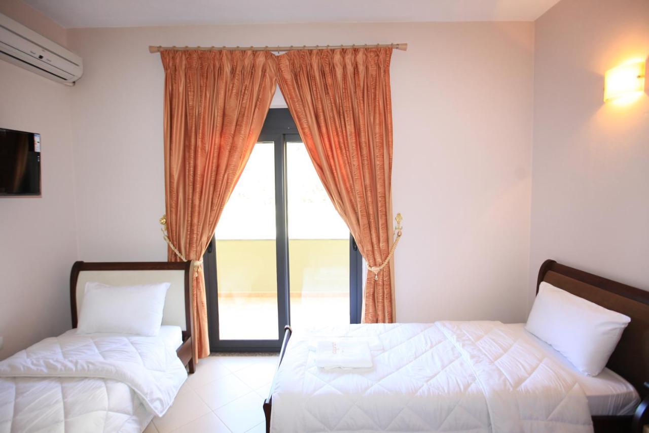 Hotel Gryka E Kelcyres Екстериор снимка